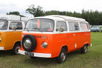 Wit oranje T2 camper