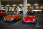 Oranje en rode kever cabrio 1303