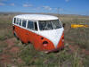 Een Volkswagen T1 bus verlaten langs de Route 66