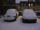 De kever en de Twingo in de sneeuw